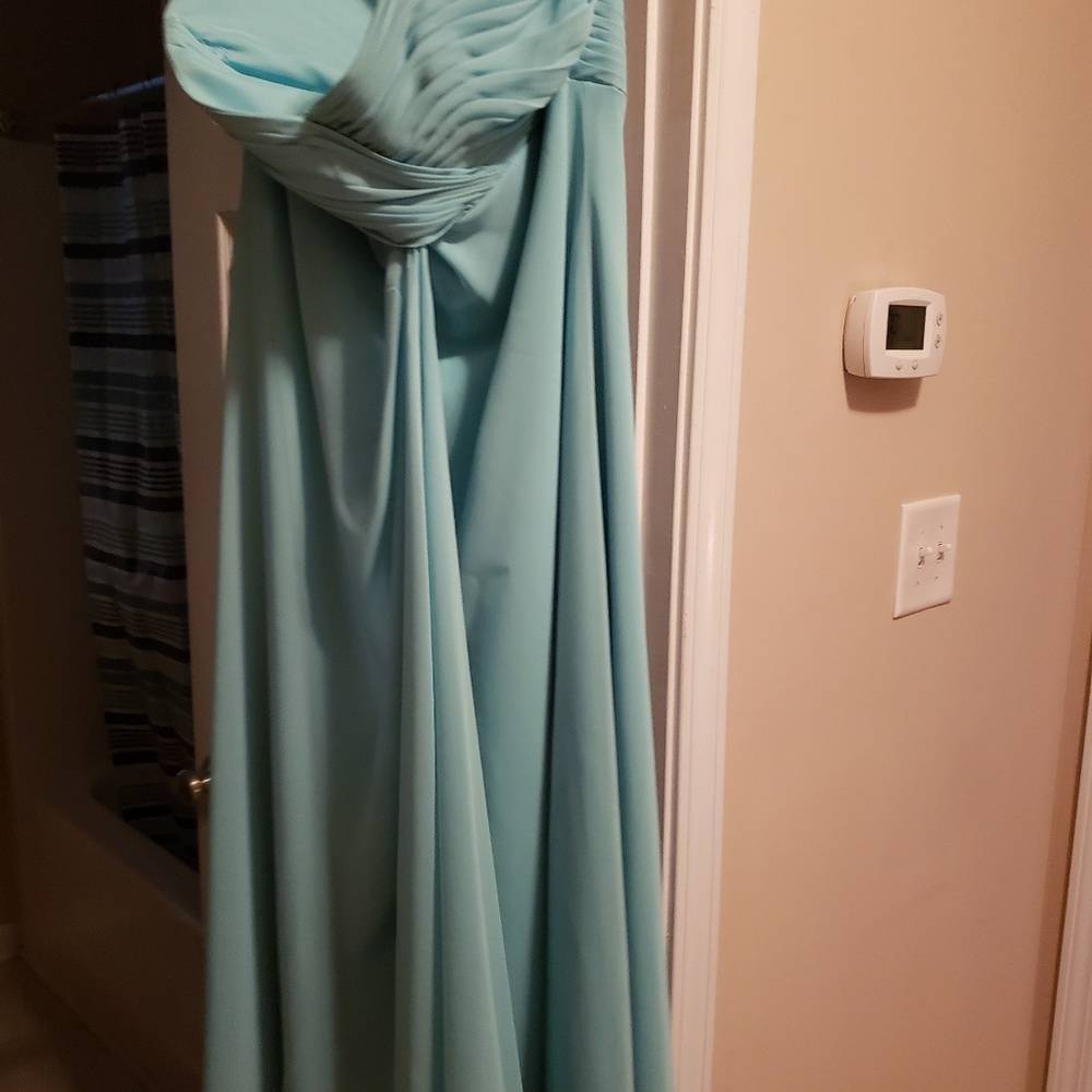Dresses - Picture 2 of 5